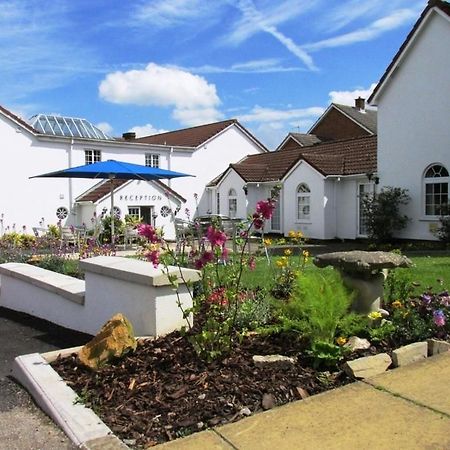 The Yeovil Court Hotel Bagian luar foto