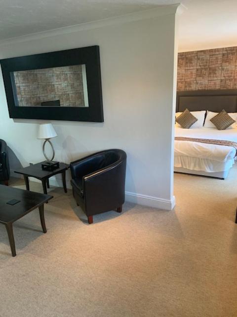 The Yeovil Court Hotel Bagian luar foto