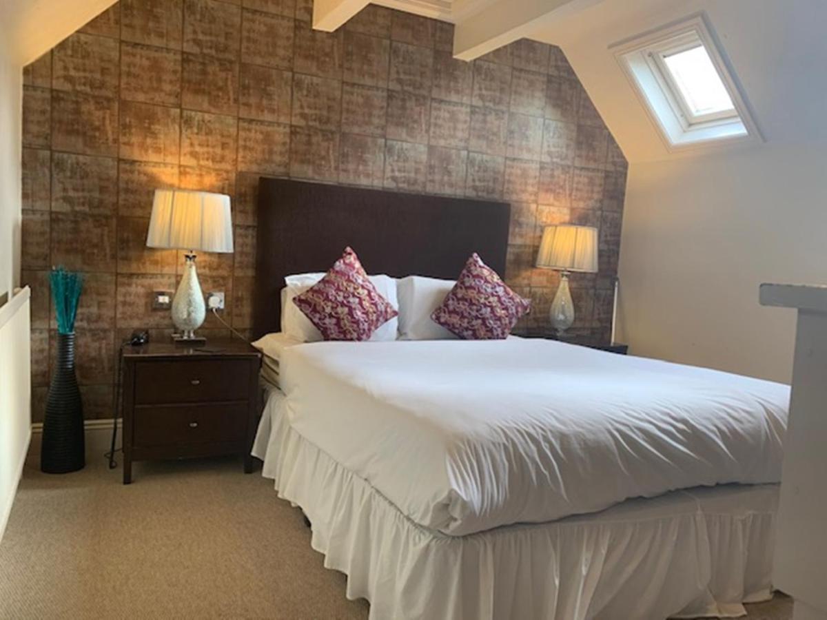 The Yeovil Court Hotel Bagian luar foto