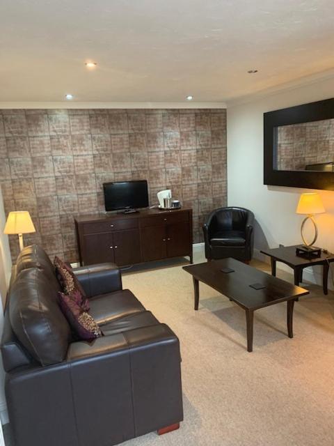 The Yeovil Court Hotel Bagian luar foto