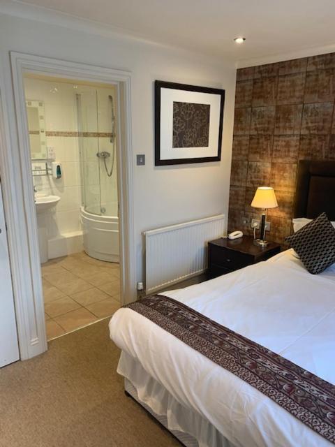 The Yeovil Court Hotel Bagian luar foto