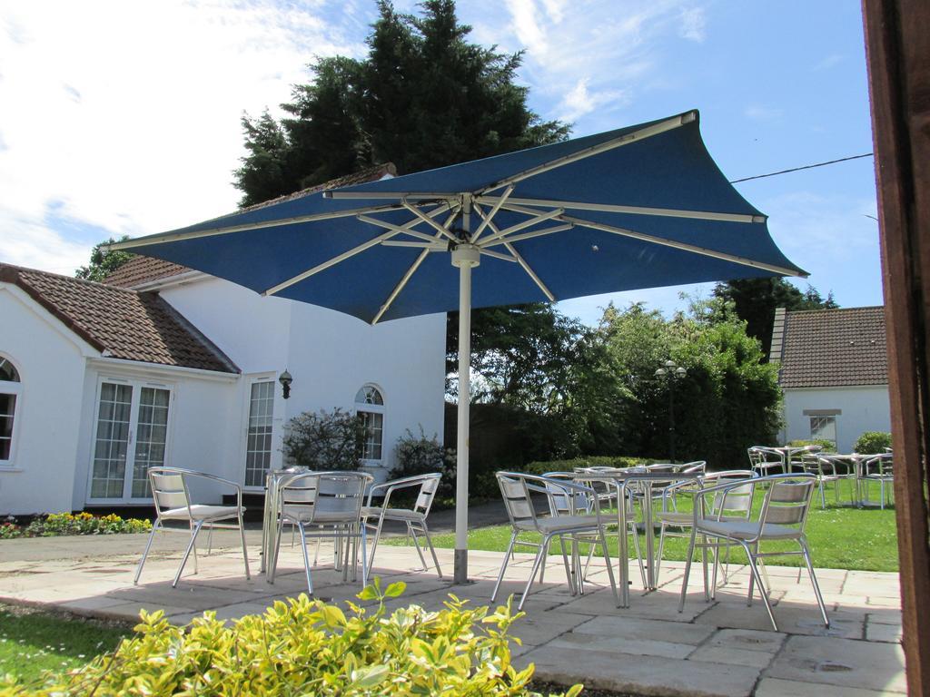 The Yeovil Court Hotel Bagian luar foto