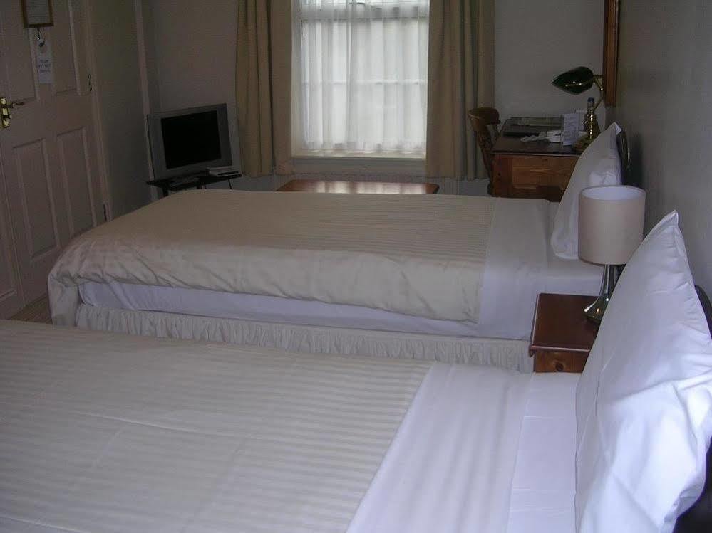 The Yeovil Court Hotel Bagian luar foto