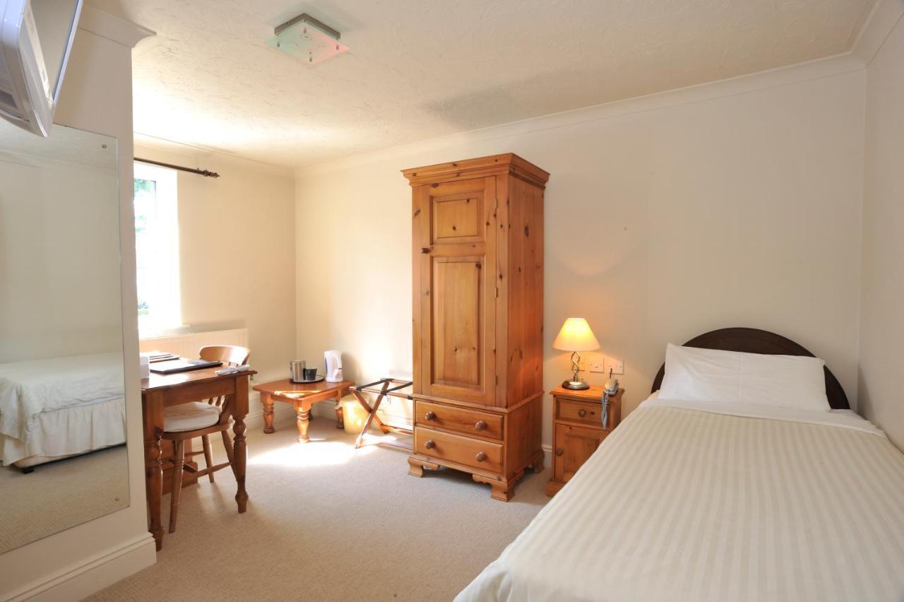 The Yeovil Court Hotel Bagian luar foto