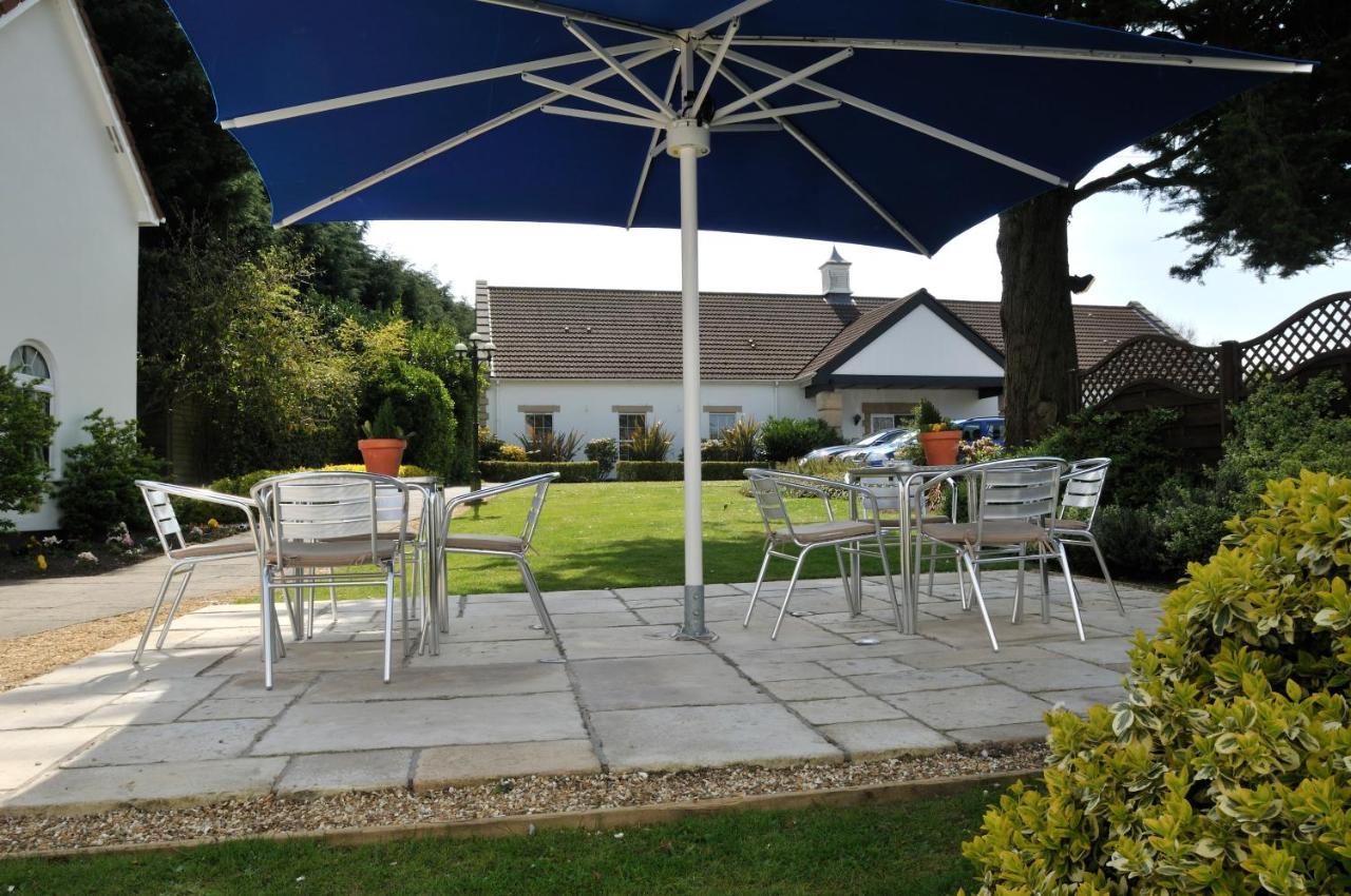 The Yeovil Court Hotel Bagian luar foto
